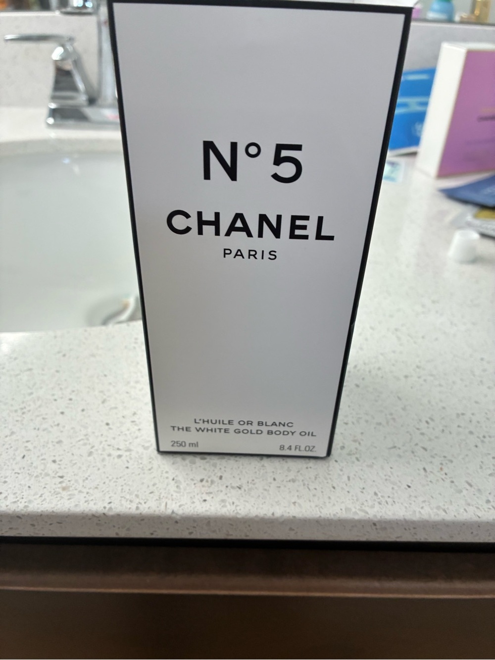 CHANEL N°5 White & Black Box Body Oil